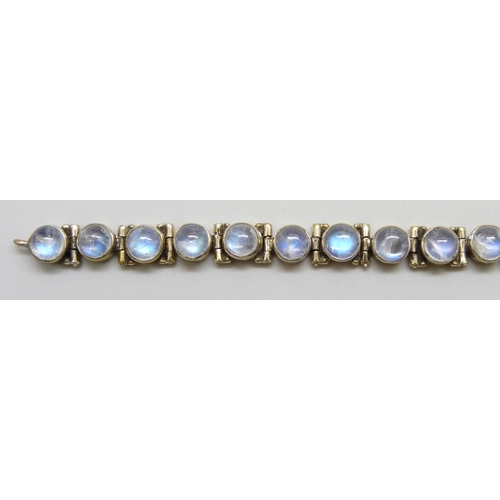 7111 - A gilt moonstone set bracelet, 16g, 18cm