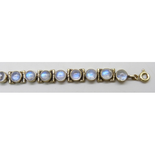 7111 - A gilt moonstone set bracelet, 16g, 18cm