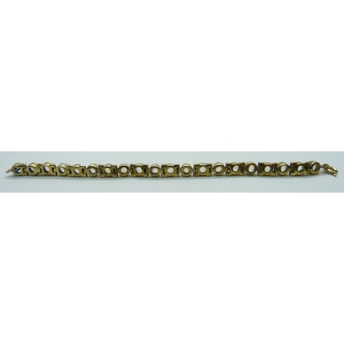 7111 - A gilt moonstone set bracelet, 16g, 18cm