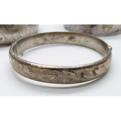 7115 - Three silver bangles, 87g