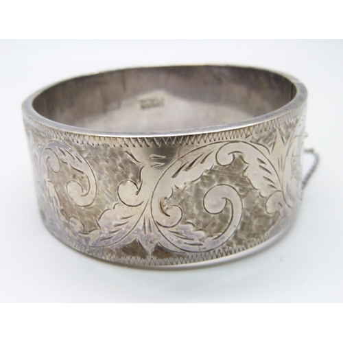 7115 - Three silver bangles, 87g