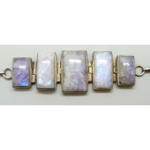 7117 - A silver and moonstone bracelet, 35g, 16.5cm