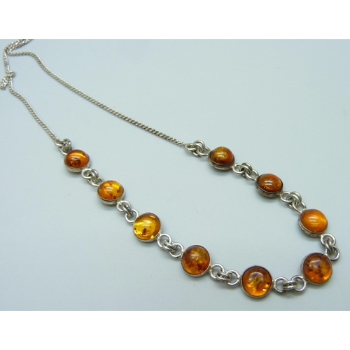 7120 - A silver and amber pendant and a silver and amber necklace, 17g