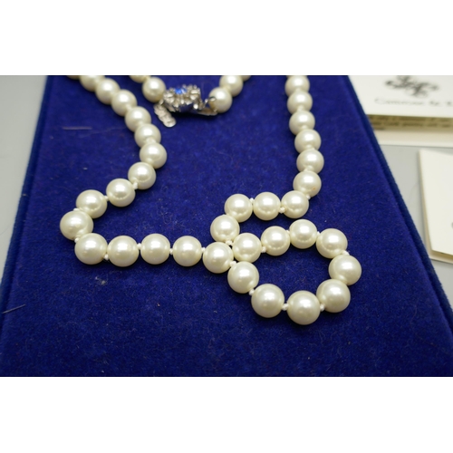 7153 - A Camrose & Kross reproduction Jackie Kennedy string of faux pearls