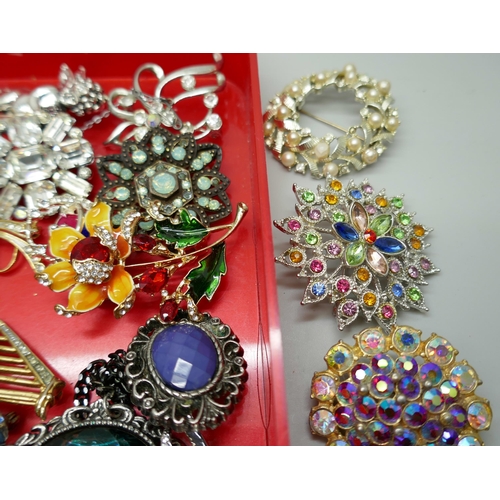 7158 - A collection of 52 costume brooches