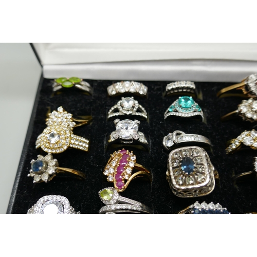 7159 - A collection of costume rings