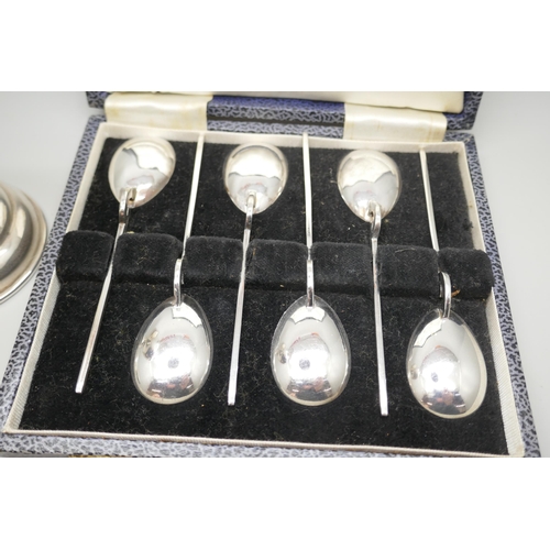 7231 - A set of six silver spoons, 56g, cased, and a silver jug with weighted base, stamped 925, 242g