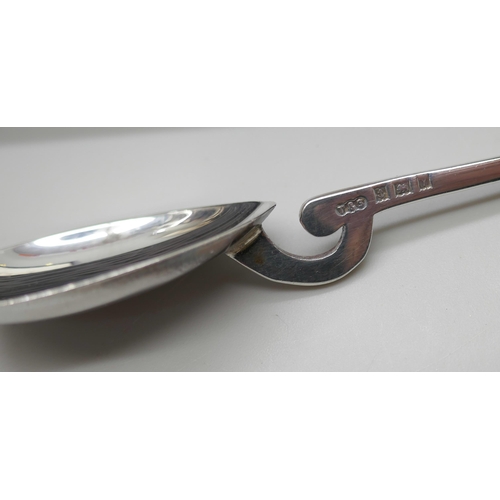 7231 - A set of six silver spoons, 56g, cased, and a silver jug with weighted base, stamped 925, 242g