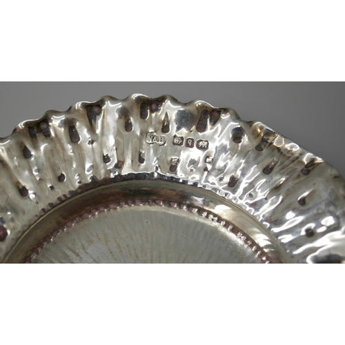 7236 - A Victorian silver dish with hammered rim, Birmingham 1890, 9.7cm, 44g