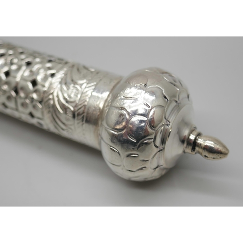 7239 - A .900 silver Jewish scroll holder, 44g, 15cm