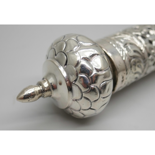 7239 - A .900 silver Jewish scroll holder, 44g, 15cm