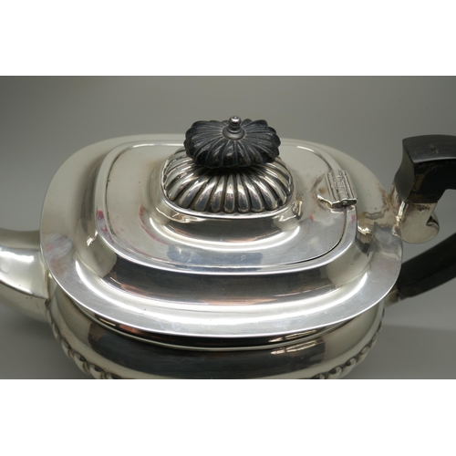 7240 - A silver teapot, W & EV, Sheffield 1913, 659g