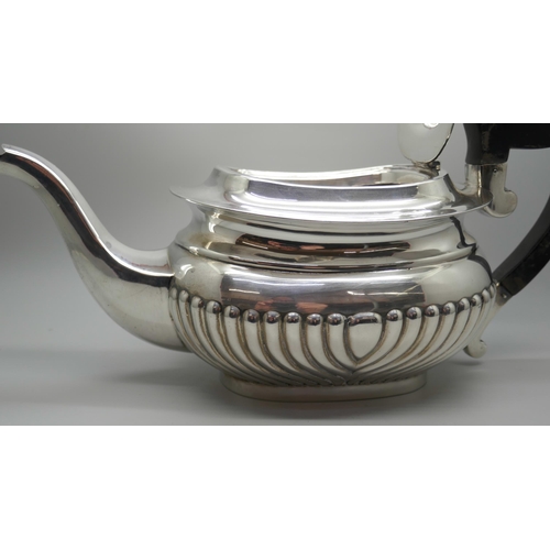 7240 - A silver teapot, W & EV, Sheffield 1913, 659g