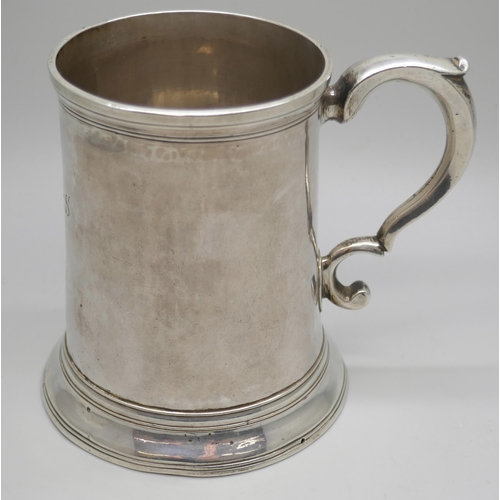 7242 - A Georgian silver mug, John Langlands I & John Robertson I, Newcastle 1779, 201g, height 9cm