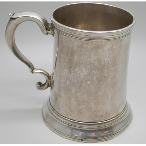 7242 - A Georgian silver mug, John Langlands I & John Robertson I, Newcastle 1779, 201g, height 9cm