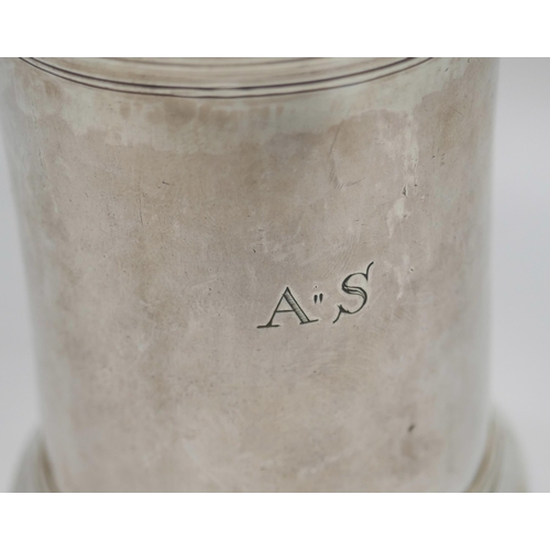 7242 - A Georgian silver mug, John Langlands I & John Robertson I, Newcastle 1779, 201g, height 9cm