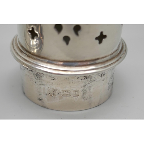 7243 - A silver sugar shaker, Sheffield 1908, 19cm, 122g