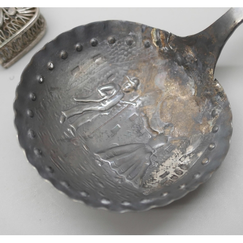 7250 - A white metal filigree card case, 10cm, a Dutch silver ladle and a silver vesta, 92g total, vesta a/... 