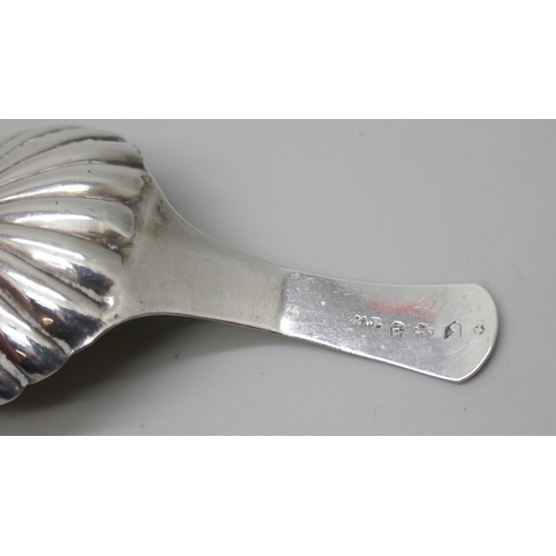 7251 - A Georgian silver caddy spoon, Birmingham, date letter worn, 4.6g, 6.3cm