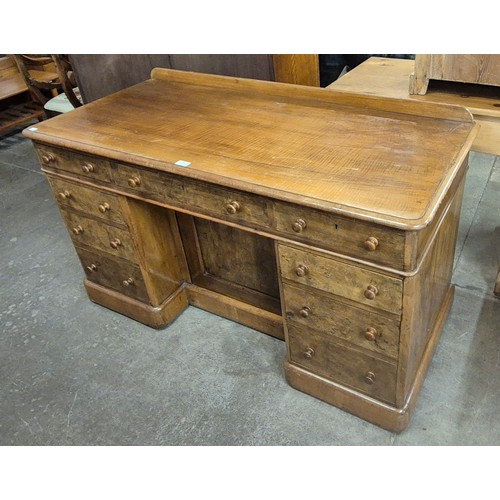 123 - A Victorian walnut kneehole desk