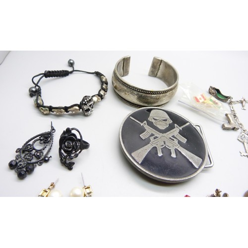 7148B - A silver bracelet with white metal charms, and other costume jewellery