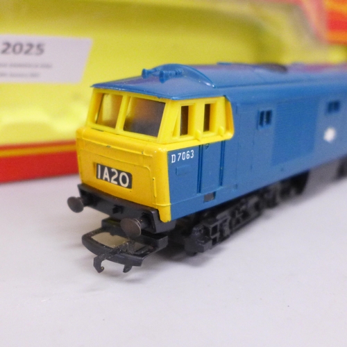 2025 - A Hornby R758 Hymek B-B diesel model locomotive, boxed