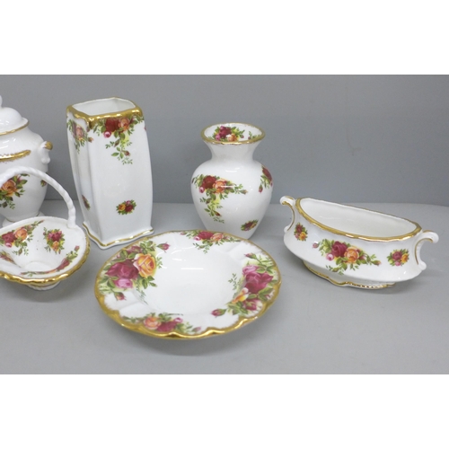 2063 - A collection of Royal Albert Old Country Roses, nine pieces