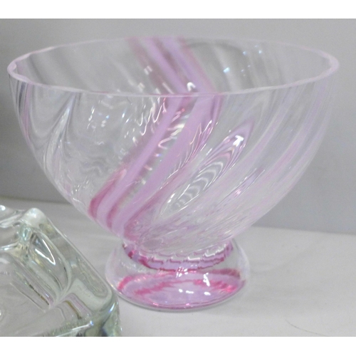 2066 - A glass bowl, Murano style basket and and glass ‘pipe’ ashtray