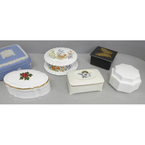 2068 - Nine trinket boxes, including two Wedgwood and one Royal Worcester