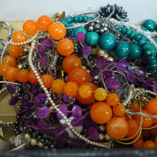 2074 - A box of costume jewellery