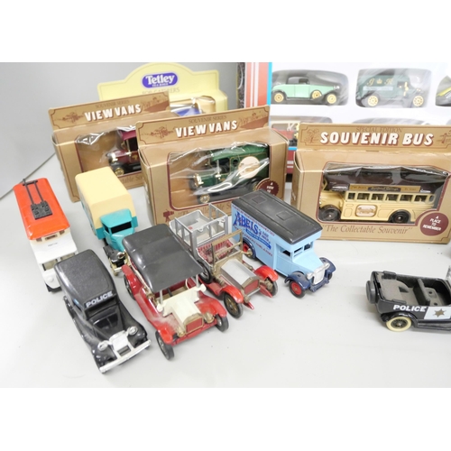 2095 - A 15 piece Classic Cars set and other boxed and loose classic car model vehicles