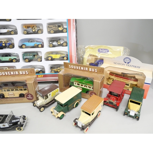 2095 - A 15 piece Classic Cars set and other boxed and loose classic car model vehicles