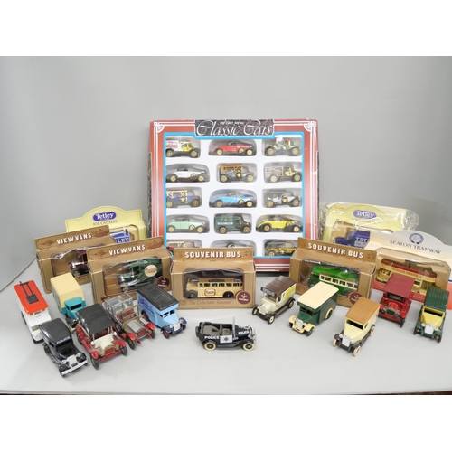 2095 - A 15 piece Classic Cars set and other boxed and loose classic car model vehicles