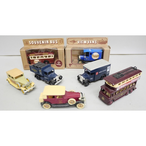 2095 - A 15 piece Classic Cars set and other boxed and loose classic car model vehicles