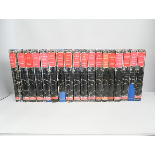 2098 - Eighteen Thomas Hardy hardback books, Wessex Novels, printed 1967, together with a collection of she... 