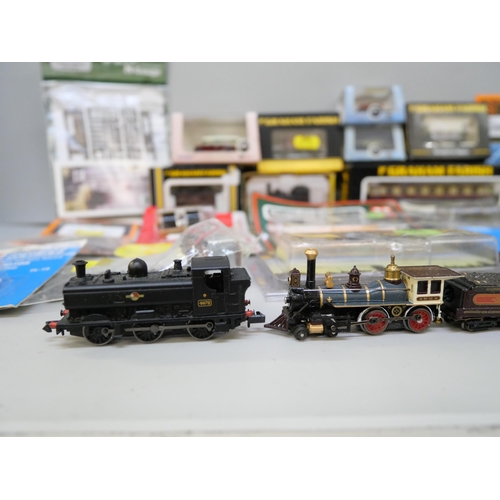 2115 - A box of N gauge model rail and accessories, some boxed, Minitrix locomotive, some Farish, Peco and ... 