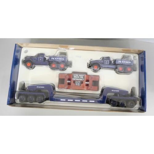 2118 - A Corgi Classics 55201 Pickfords model vehicle set, Limited Edition Commemorative set, boxed