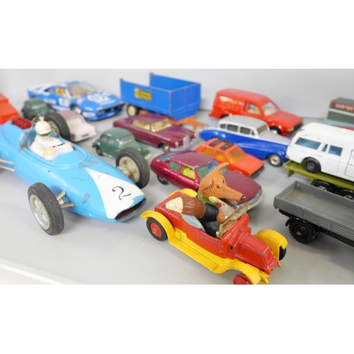 2143 - A collection of 20th Century vintage Die Cast vehicles comprising of Corgi, Dinky Toys, Bburago, Mat... 