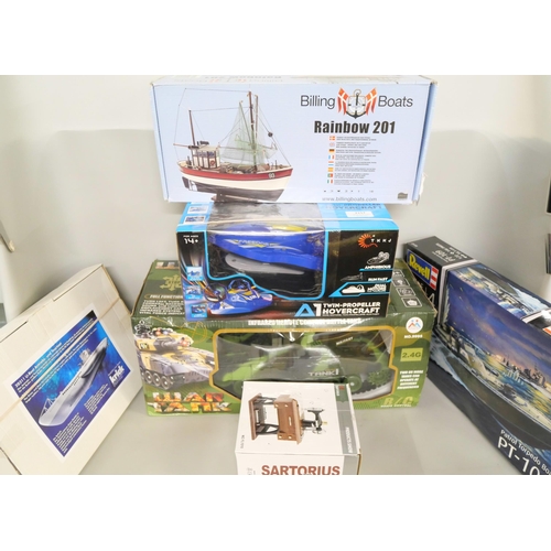 2157 - A collection of model kits including Revell Patrol Torpedo Boat PT-109, A1 Twin Propeller Hovercraft... 