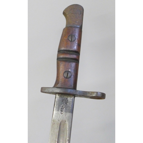 2173 - A US Remington World War I military issue bayonet with scabbard, blade marked 1913  **PLEASE NOTE TH... 