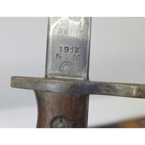 2173 - A US Remington World War I military issue bayonet with scabbard, blade marked 1913  **PLEASE NOTE TH... 