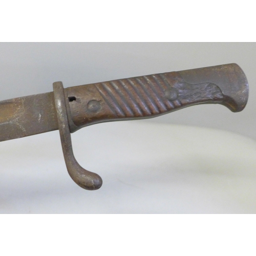 2178 - A British World War I bayonet lacking scabbard, together with two others, a/f   **PLEASE NOTE THIS L... 