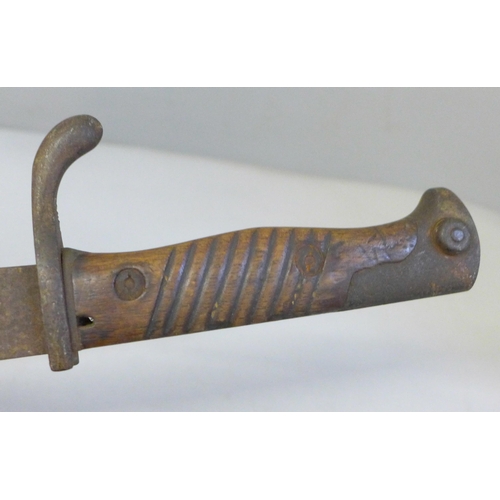 2178 - A British World War I bayonet lacking scabbard, together with two others, a/f   **PLEASE NOTE THIS L... 