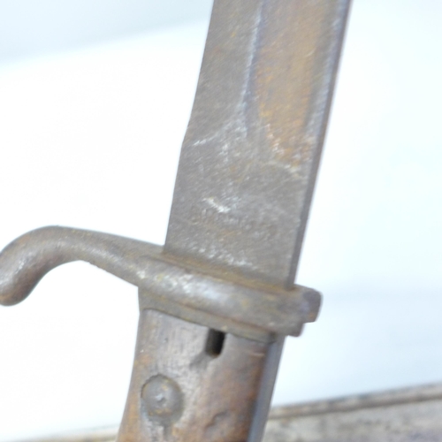 2178 - A British World War I bayonet lacking scabbard, together with two others, a/f   **PLEASE NOTE THIS L... 