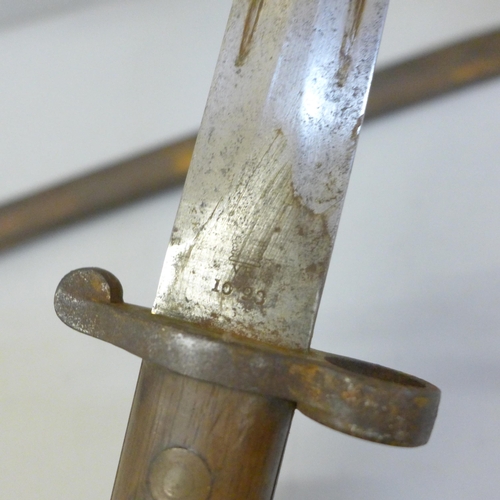 2178 - A British World War I bayonet lacking scabbard, together with two others, a/f   **PLEASE NOTE THIS L... 