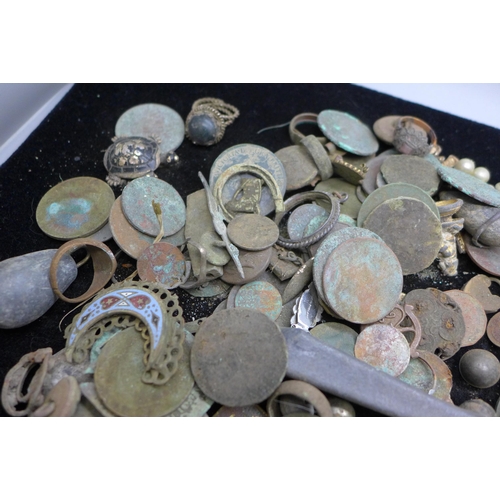 2203 - A tin of metal detecting finds, 1940g