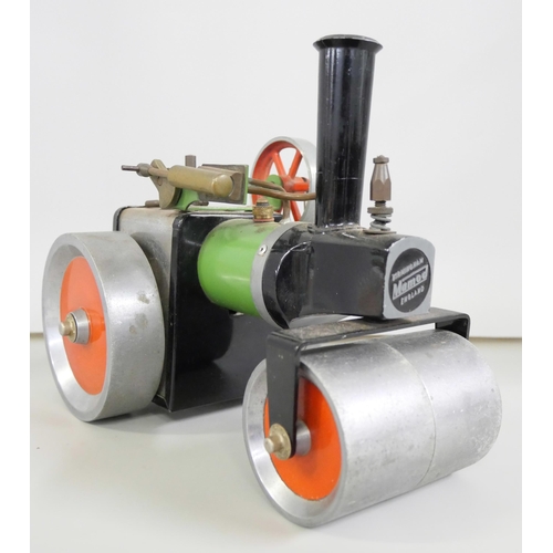 2204 - A 20th Century vintage Mamod steam engine roller