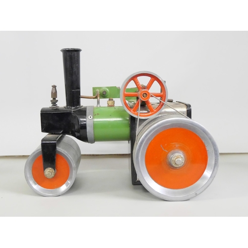 2204 - A 20th Century vintage Mamod steam engine roller