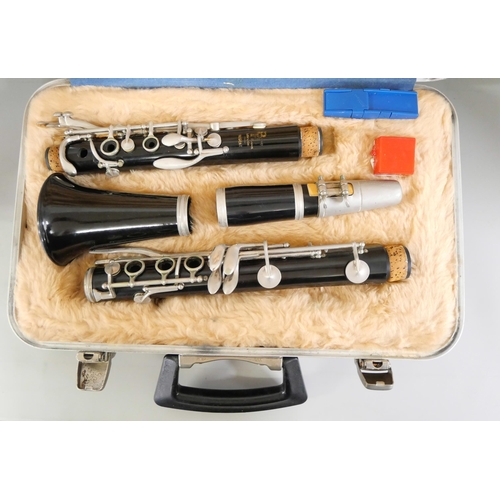 2215 - A Boosey & Hawks London Regent clarinet in fitted case