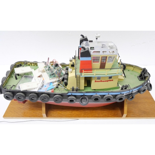 2258 - Four remote control model boats, one in packaging, two appear incomplete **PLEASE NOTE THIS LOT IS N... 